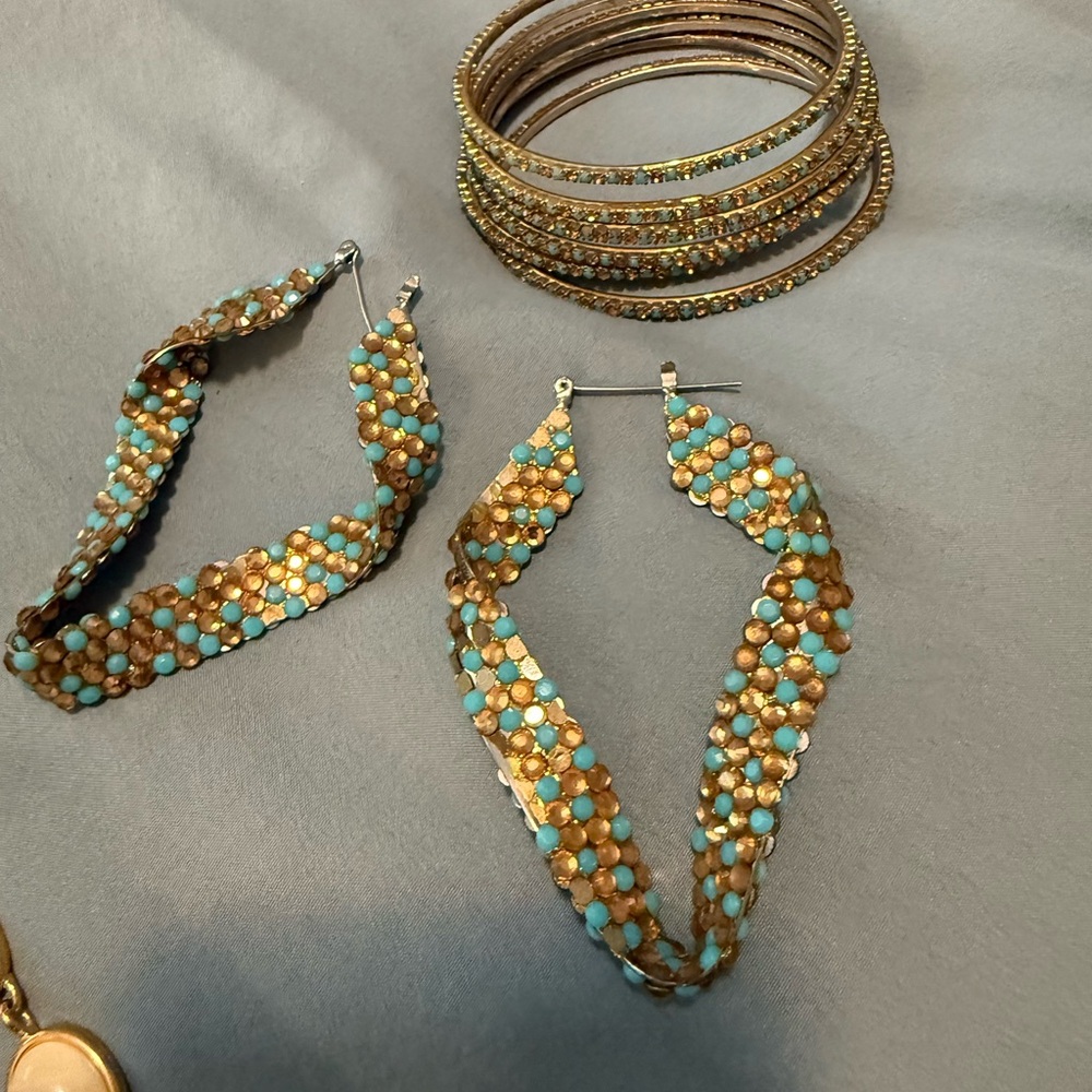 Huge costume jewelry lot!!